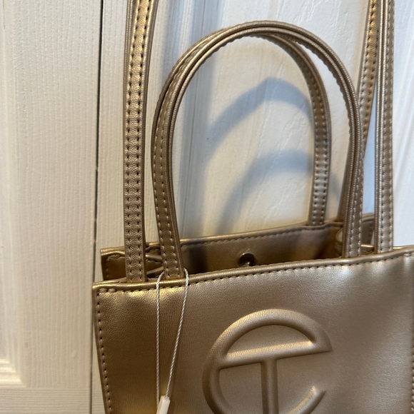 Telfar Bag Small|Gold
Authentic with receipt - Picture 3 of 9